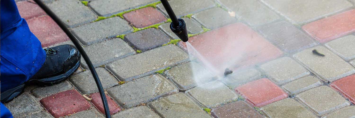 Nettoyage des extérieurs LE ROY DES TOITS en Belgique : Nettoyage et traitement anti-mousse sur pavé, klinker, pierre bleue, muret, terrasse … intervention en BELGIQUE: région Flamande, Wallonne et Bruxelles, Liège ….