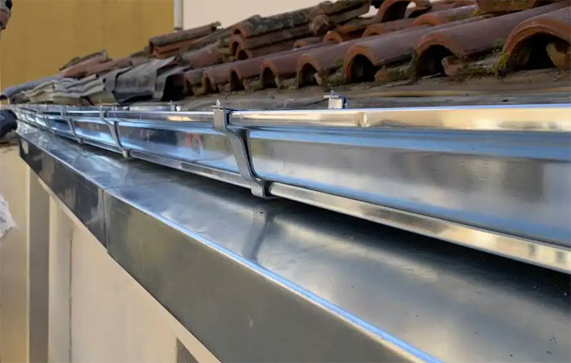 Travaux de couverture -  LE ROY DES TOITS : couvreur toiturier, ardoisier en Belgique : région Flamande, Wallonne et Bruxelles, Liège … construction ou rénovation de votre couverture :  tuile, ardoise… Faitage. Dépannage fuite et intervention en urgence pour votre toit en BELGIQUE: région Flamande, Wallonne et Bruxelles, Liège ….