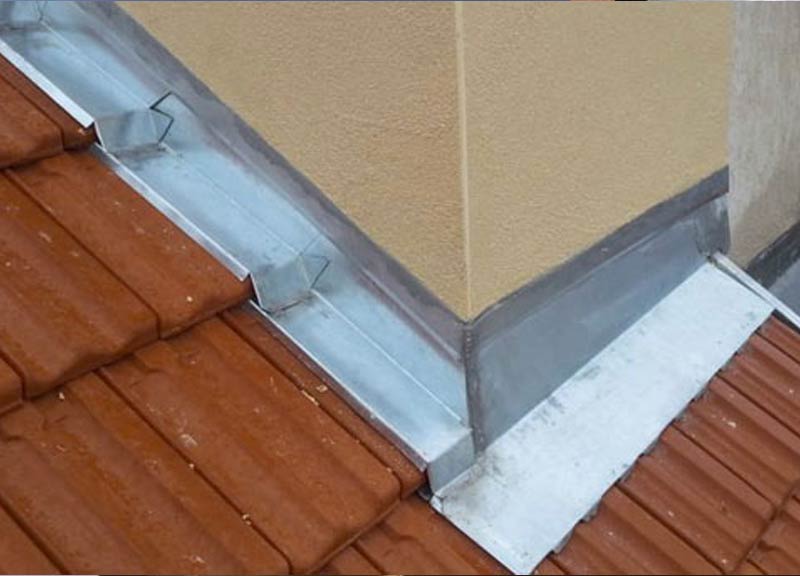 Travaux de couverture -  LE ROY DES TOITS : couvreur toiturier, ardoisier en Belgique : région Flamande, Wallonne et Bruxelles, Liège … construction ou rénovation de votre couverture :  tuile, ardoise… Faitage. Dépannage fuite et intervention en urgence pour votre toit en BELGIQUE: région Flamande, Wallonne et Bruxelles, Liège ….